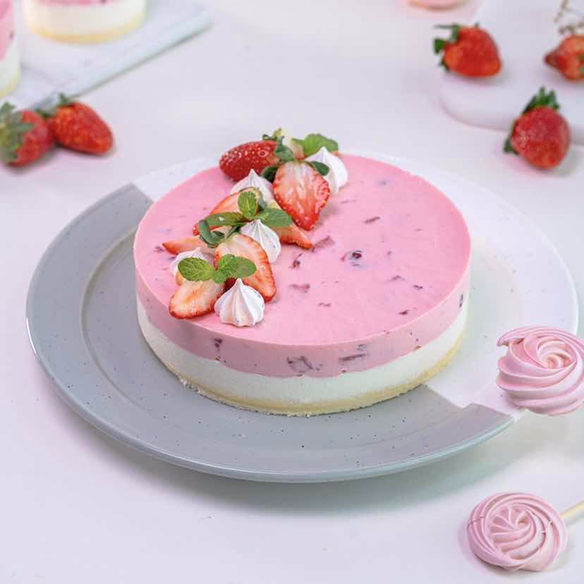 Bánh Mousse Dâu Tươi – Ngọt Mịn Tan Chảy